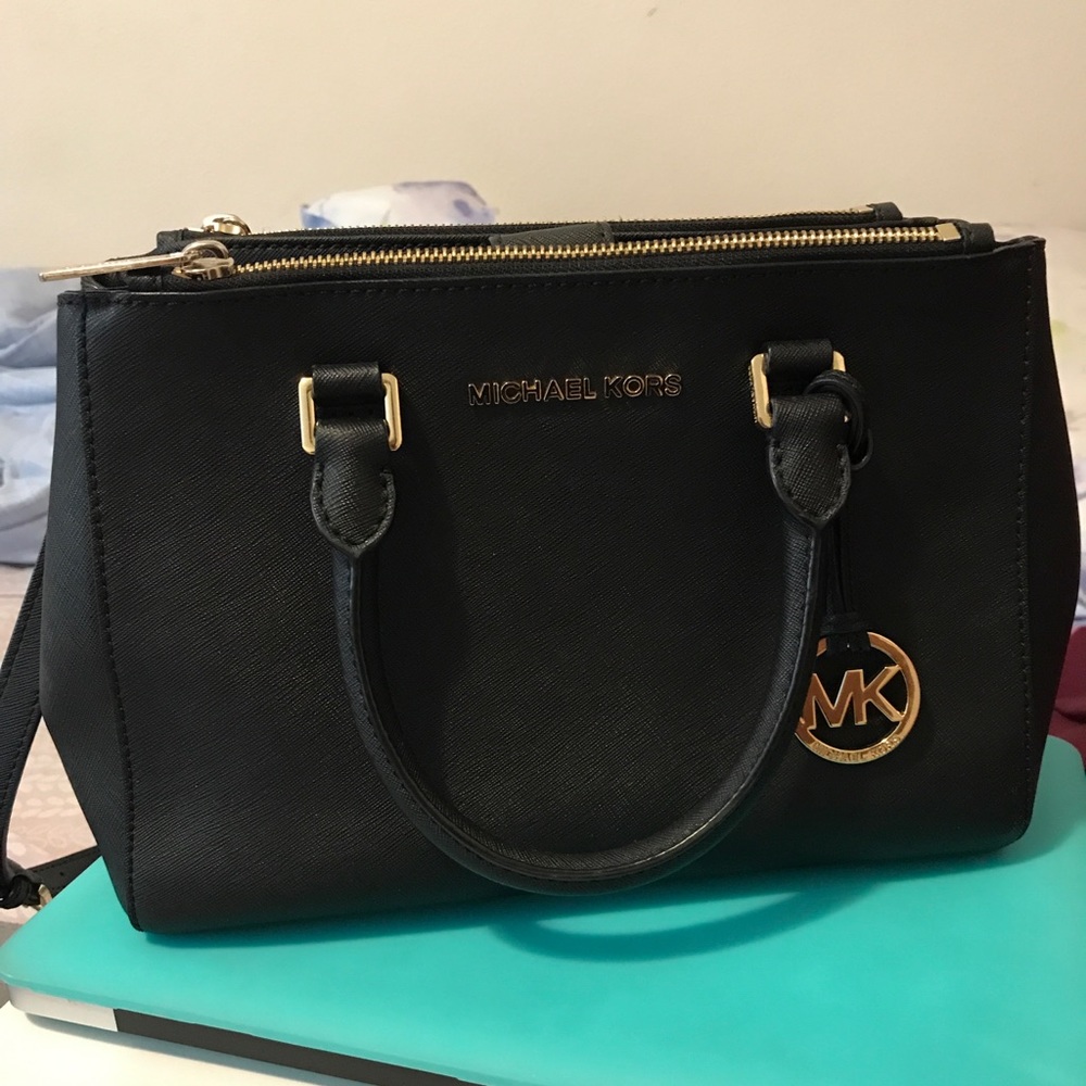 Size M Michael Kors crossbody purse